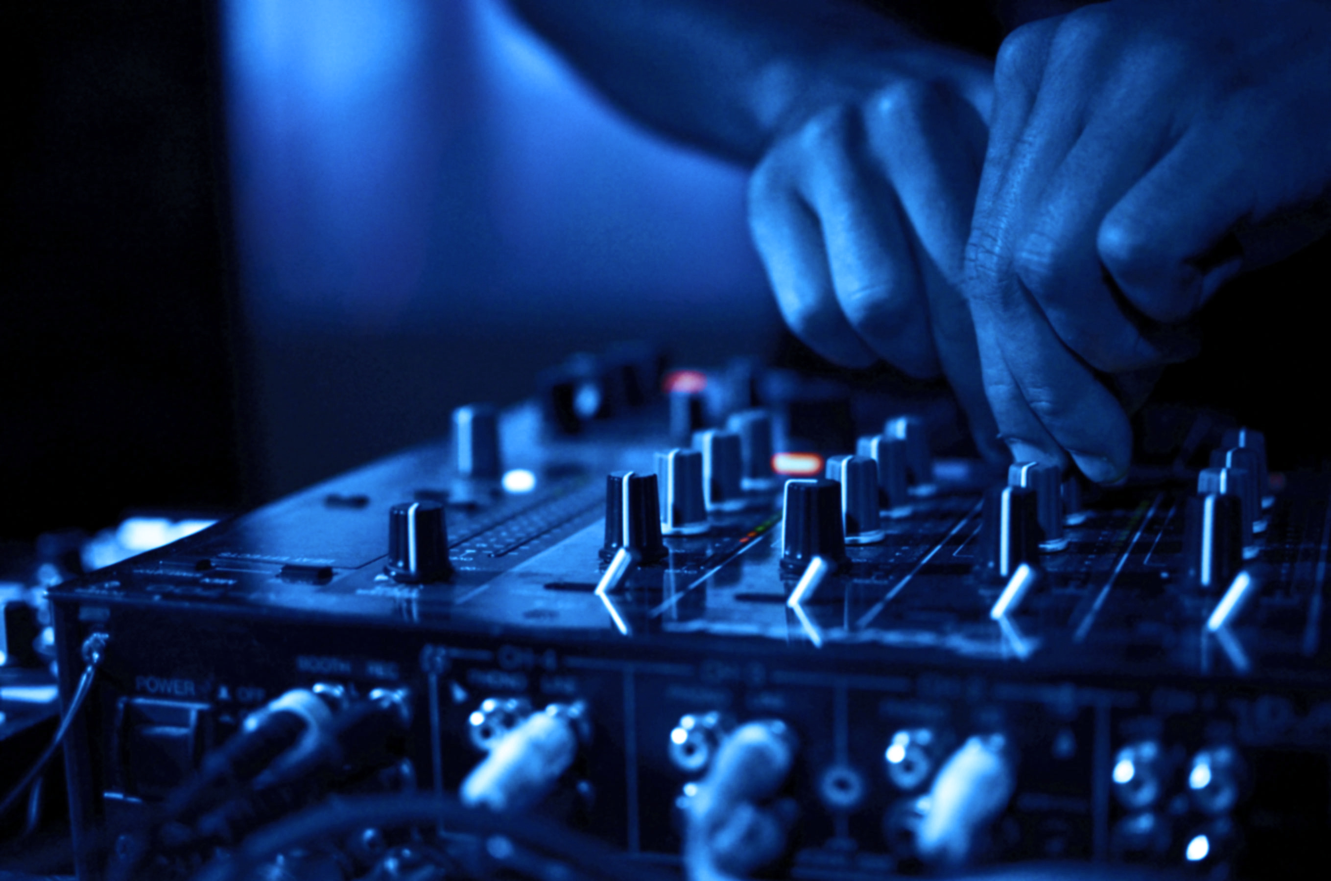 Don't Hang The DJ! - Warble Entertainment