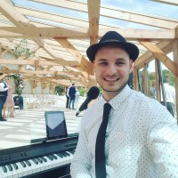 Jon Sings