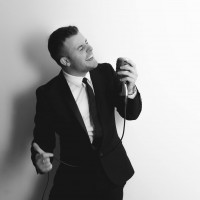Tom The Swing Singer