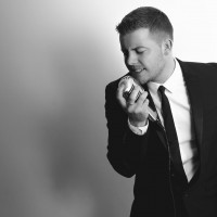 Tom The Swing Singer