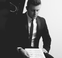 Tom The Swing Singer