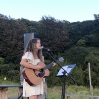 Daisy Sings