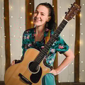 Laura Sings Acoustic