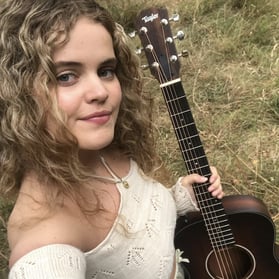 Daisy Sings