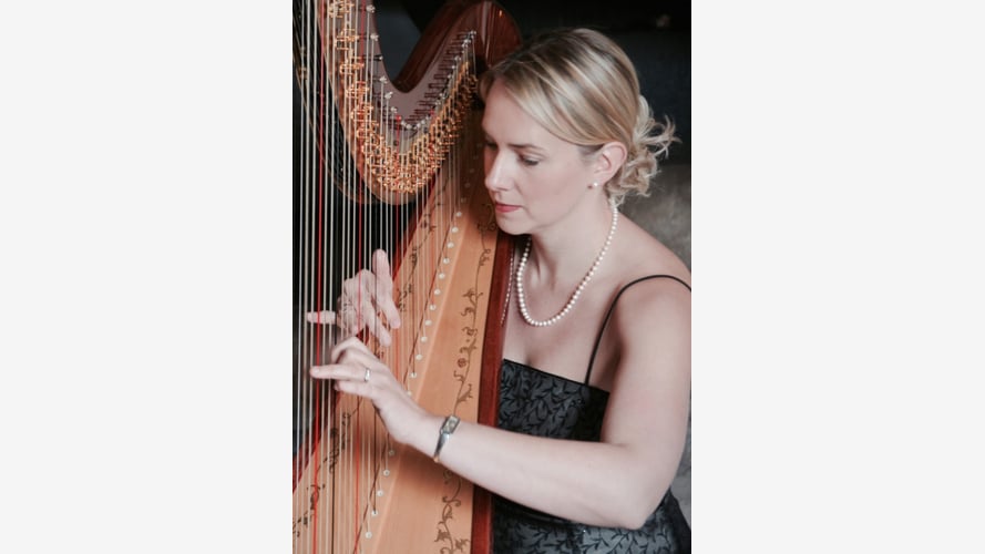 Siona the Somerset Harpist