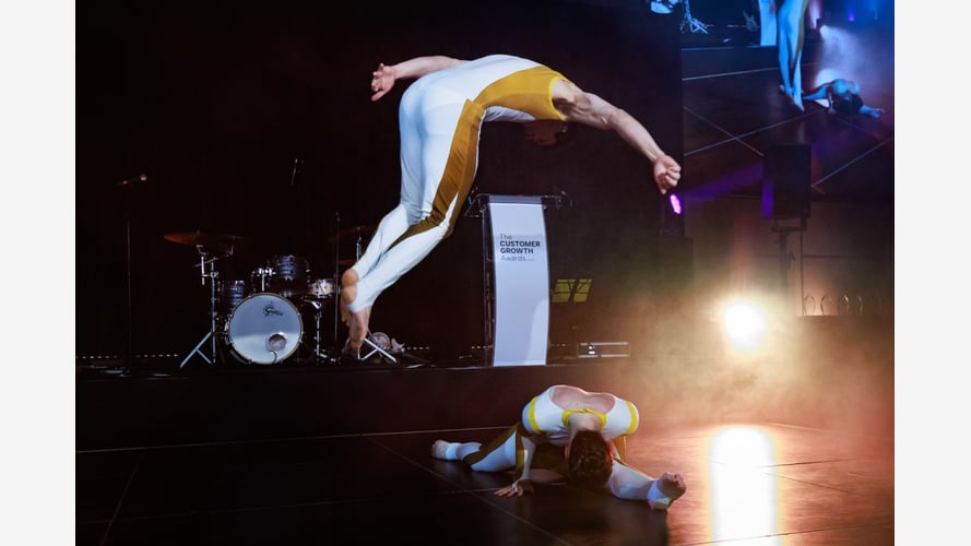 Acro Twist