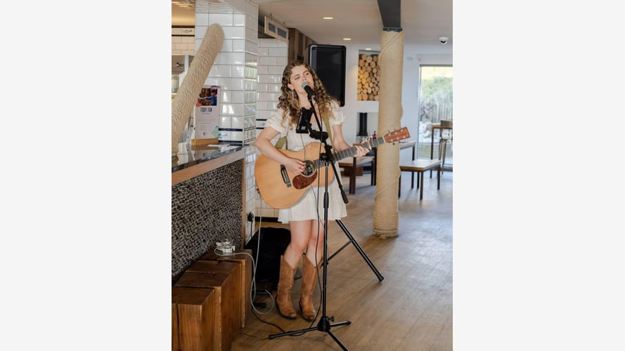 Daisy Sings