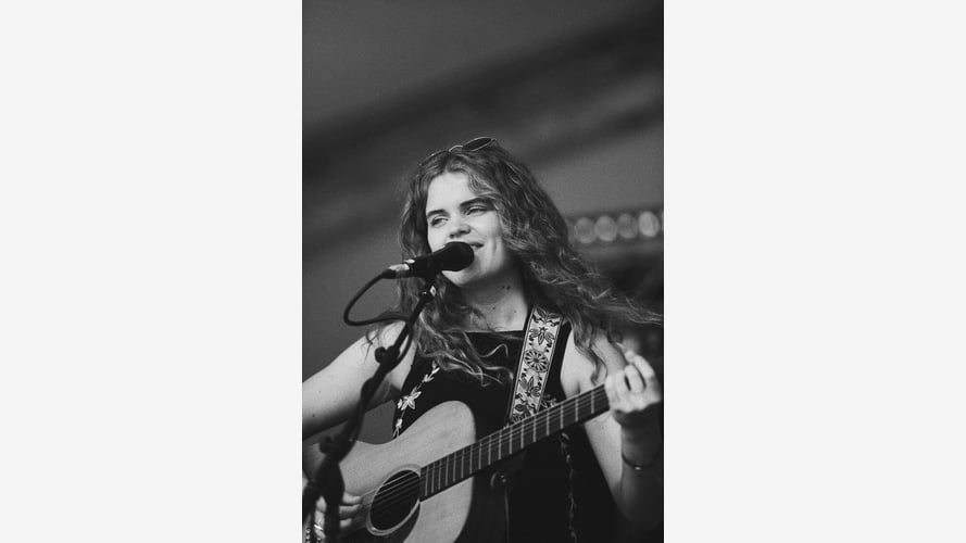 Daisy Sings
