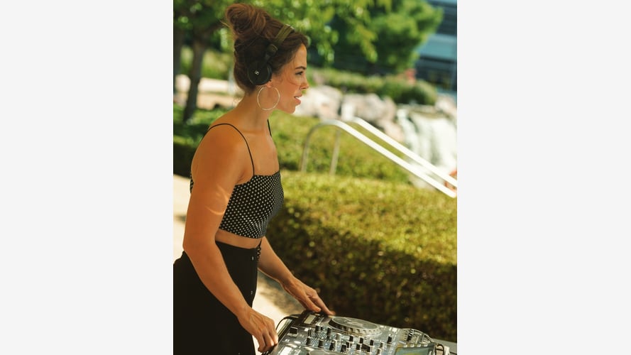 DJ Laura