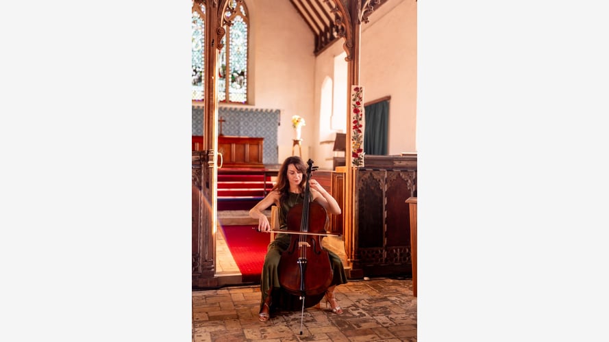 Lucinda The London Cellist