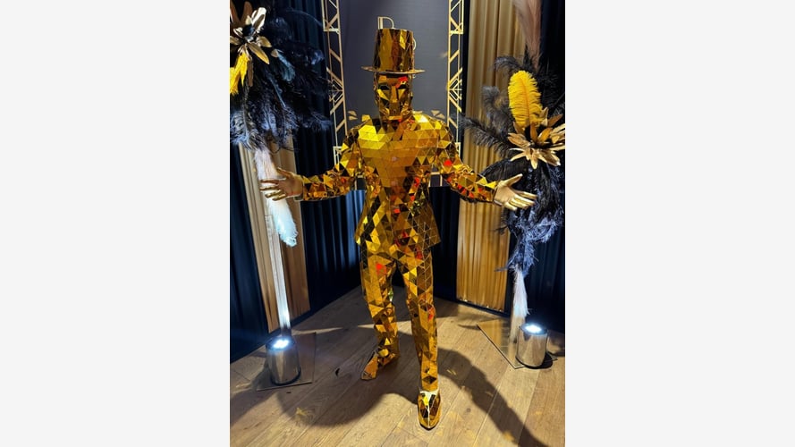 Luxe Mirror Performers