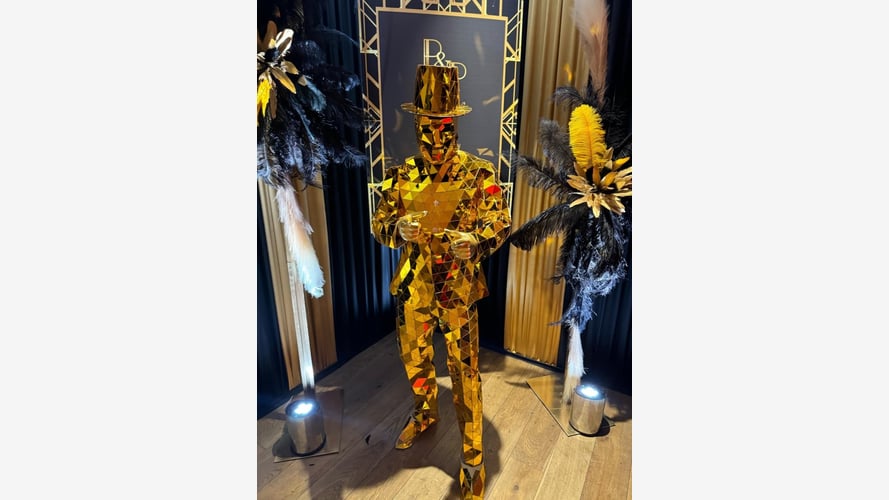 Luxe Mirror Performers
