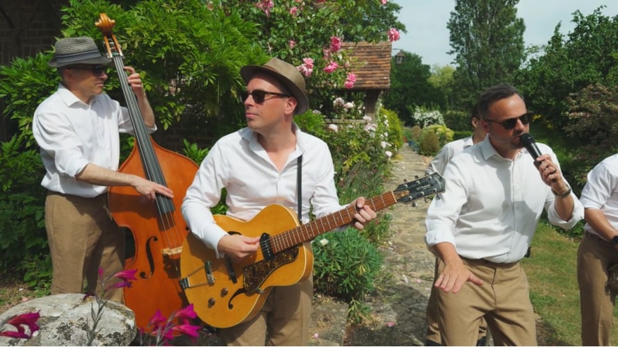 Strolling Swing